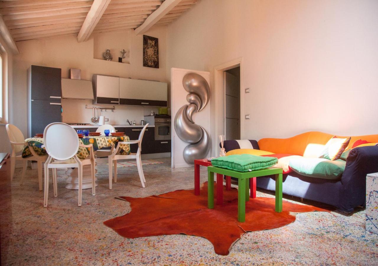 Ferienwohnung Pollock Attic In Historic City Center Lucca Exterior foto