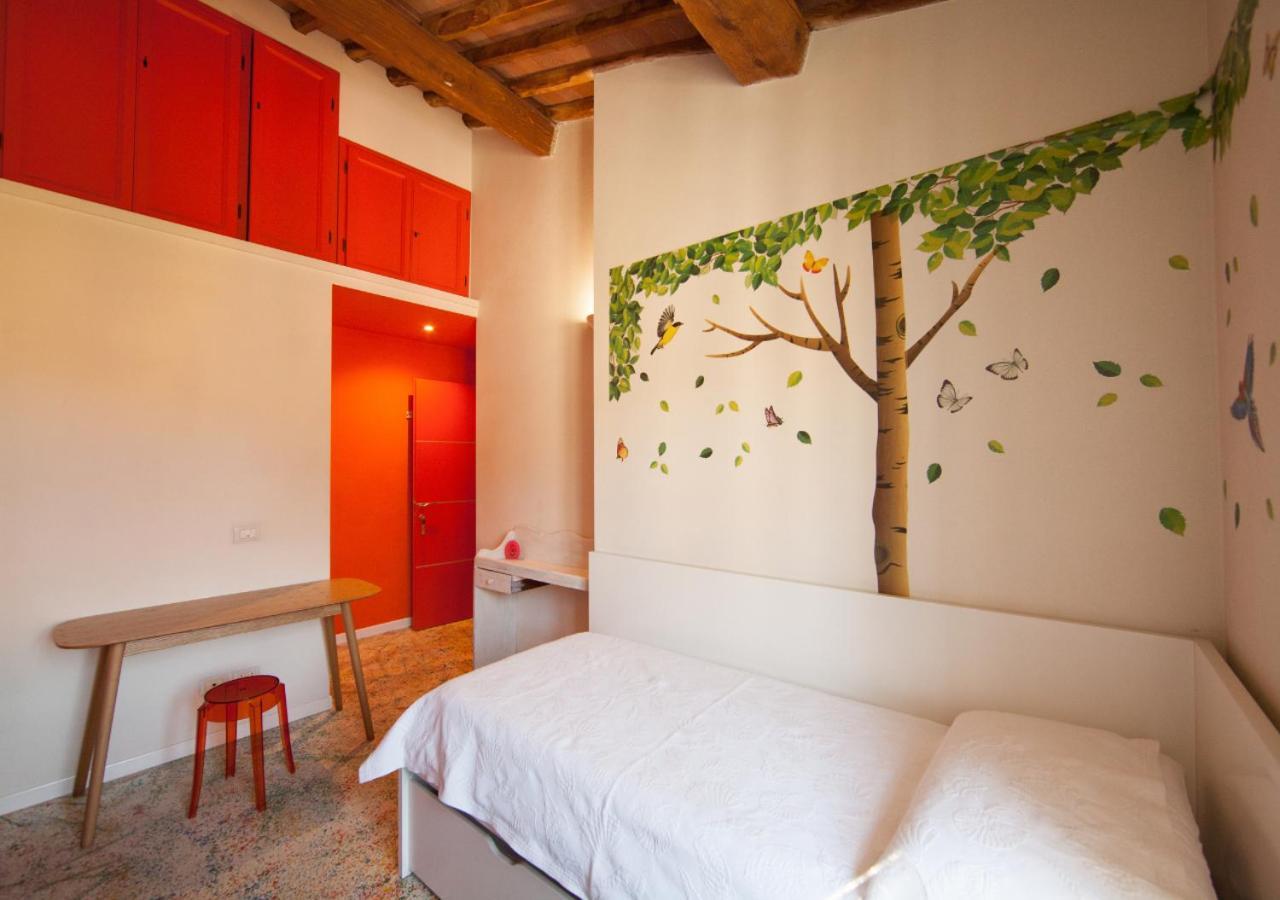 Ferienwohnung Pollock Attic In Historic City Center Lucca Exterior foto