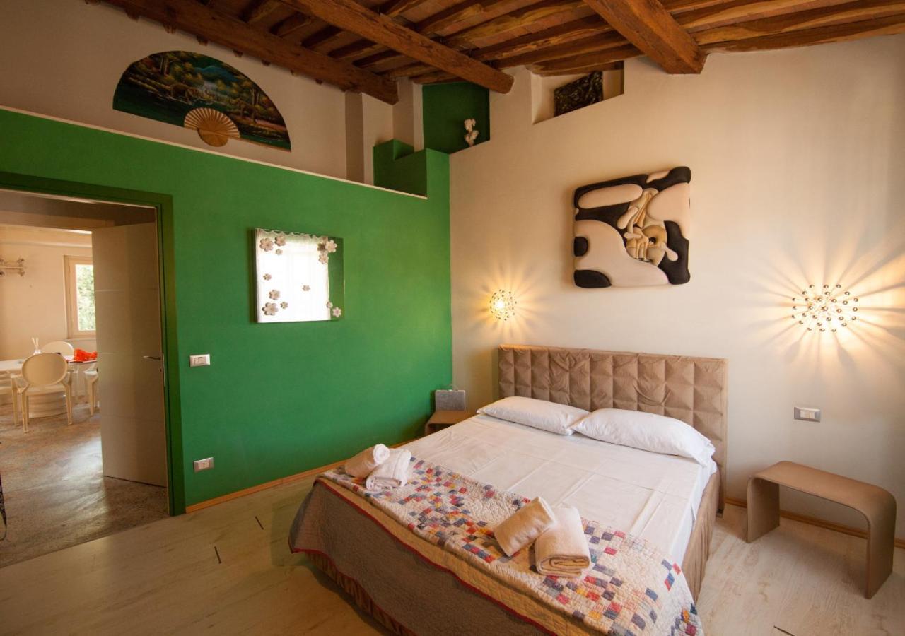 Ferienwohnung Pollock Attic In Historic City Center Lucca Exterior foto