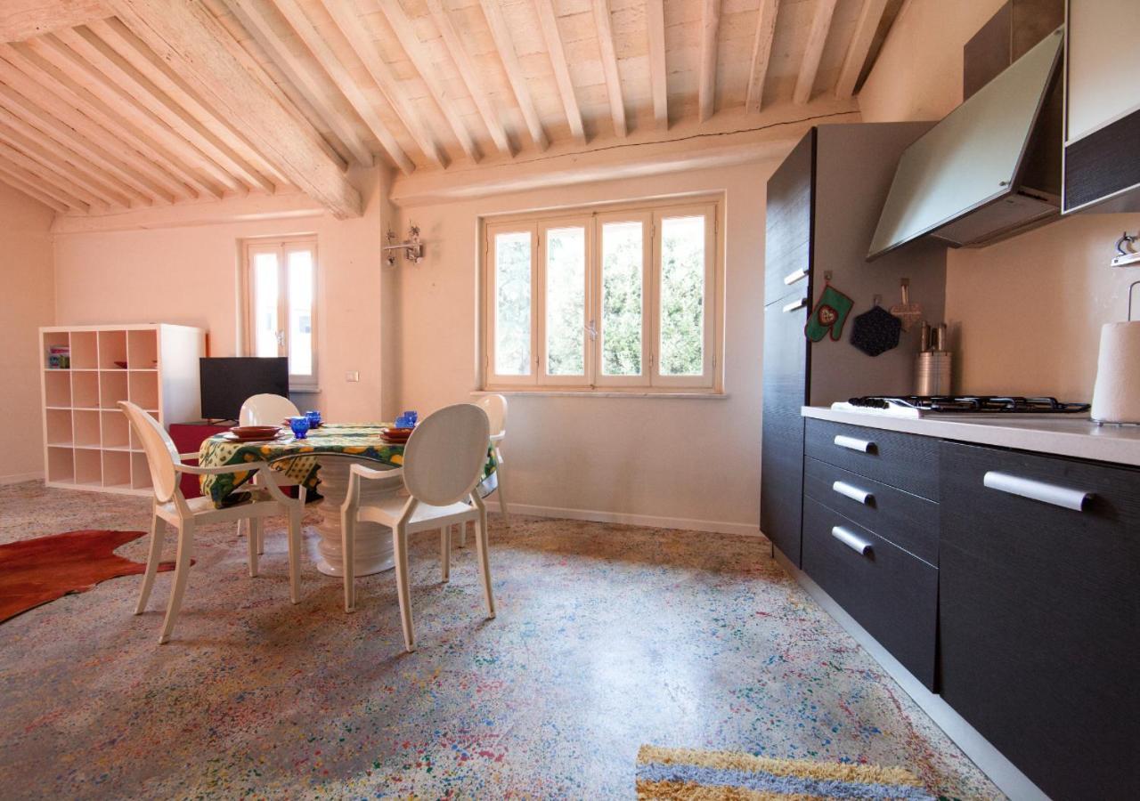 Ferienwohnung Pollock Attic In Historic City Center Lucca Exterior foto